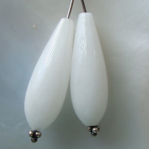 2 pcs, White Natural Quartzite Smooth Teardrop Briolette Beads, Bowling Pin Briolette, 8x25mm, Natural gemstone, B-0185