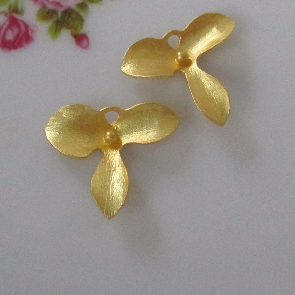1-2 pcs, 22K Gold on 925 Sterling Silver 3 petal Orchid flower Connector, Handmade Findings, Matte Finish, CC-0373-M