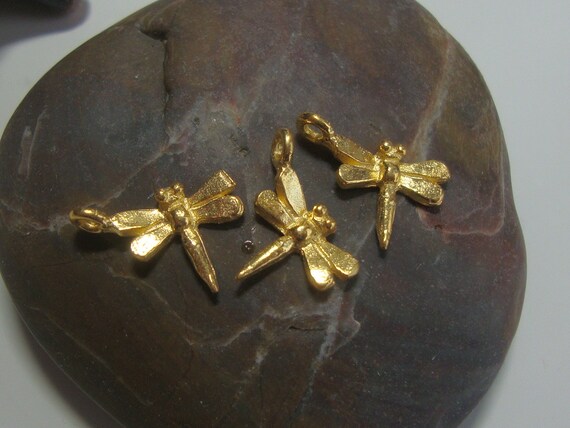 Acheter en vrac vrac vrac et économisez, Bali Artisan or Vermeil 3D breloque libellule, joli petit pendentif, 13 x 9 mm, lot de 10 pcs - PC-0152 433c13 Acheter en vrac vrac vrac et économisez, Bali Artisan or Vermeil 3D breloque libellule, joli petit pendentif, 13 x 9 mm, lot de 10 pcs - PC-0152 433c13