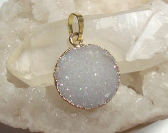1 pc, Opal Aura Pearl Like Treated Off White Natural Druzy Drusy Round Gold Electroplated Pendant, Sparkles, OAR16