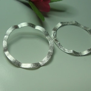 So Beautiful, 28mm, 925 Sterling Silver, 3D Wave Halo, Circle Connector, 2 loops, Ice Matte Brushed Finish