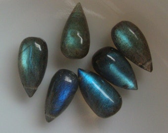 4 pcs, 11-12x6-7mm, Pretty Flashing Fiery Blue Green LABRADORITE Smooth Teardrop Briolettes