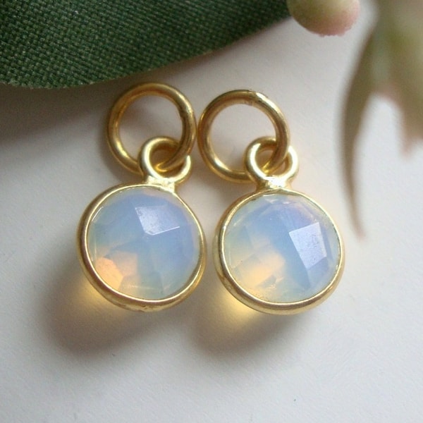 2 pcs, 6mm Opalite Charm, Bague 5mm, Faceted Gold Vermeil Sterling Silver Bezel Rim Small Found Pendant Charm, GS-0124