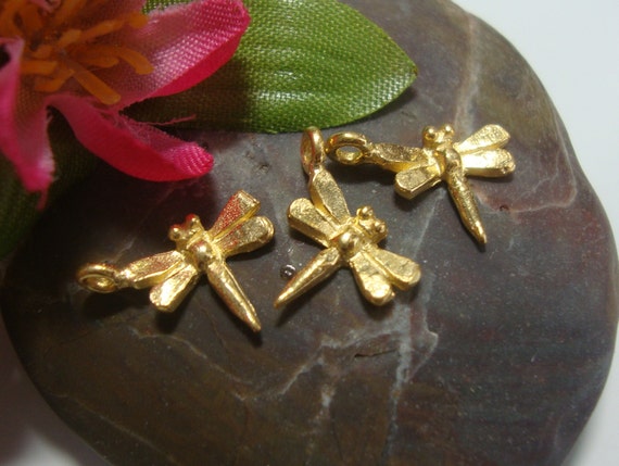Acheter en vrac vrac vrac et économisez, Bali Artisan or Vermeil 3D breloque libellule, joli petit pendentif, 13 x 9 mm, lot de 10 pcs - PC-0152 433c13 Acheter en vrac vrac vrac et économisez, Bali Artisan or Vermeil 3D breloque libellule, joli petit pendentif, 13 x 9 mm, lot de 10 pcs - PC-0152 433c13
