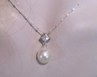 Collar con colgante de perla grande y cadena satélite de plata de ley 925