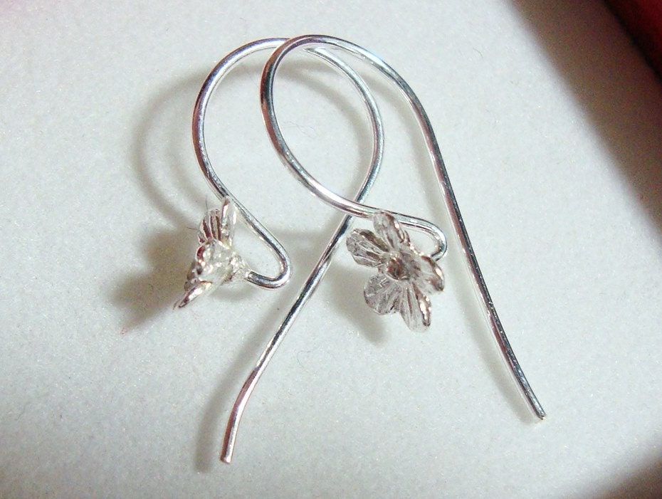SVODEA Aretes De Margaritas Infinitas Para Mujer, Plata De Ley 925, Aretes Colgantes De Flores Infinitas, Regalos De Cumpleaños De Aniversario Para Mujeres Y Mamá, Oro Amarillo, No Es Una Piedra