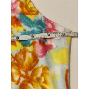 Vestido mini de tela de rizo con estampado floral de Ecote Urban Outfitters, amarillo, rosa y azul, talla M imagen 8