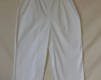Leslie Fay Capri Pants Womens 6 White Pleated Twill Zip Pockets Classic Fit