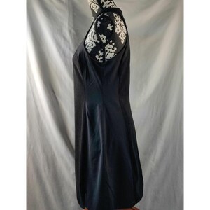 Anthropologie Sugar + Lips Zipper Sleeveless Fitted Sheath Dress Black SZ Large afbeelding 4