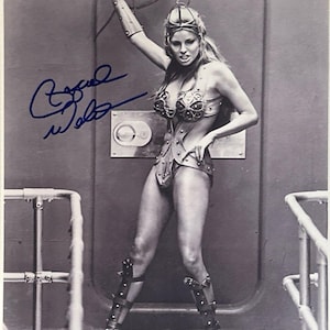 Raquel Welch Autogramm Die Legende des einsamen Waldläufers signierte 8x10 - Sci-fi Geschenke