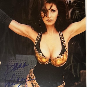 Dana Delany - Etsy Canada