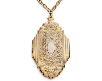 Victorian Revival Gold Tone Embossed Locket Necklace, Picture Locket, Keepsake Jewelry, Vintage 1960s, Mid Century Jewelry