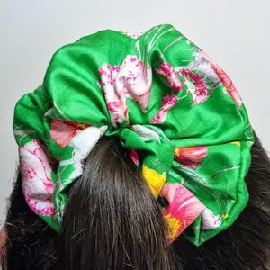 Scrunchie, Colourful Scrunchies, Hair Tie, Scrunchies, Gift For Her, Handmade Scrunchie, Gift Ideas, Girls Scrunchie, Wrist Scrunchie, Girl