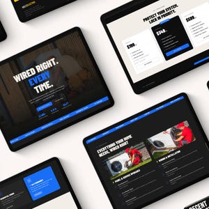 Op de afbeelding: Meerdere tabletschermen tonen een website voor een elektrotechnisch bedrijf. De interface heeft een zwart-wit kleurenschema met blauwe accenten en toont teksten zoals Wired Right. Every Time., prijzen en foto's van de diensten.
