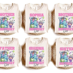 Könnte beinhalten: Sechs cremefarbene T-Shirts mit Cartoon-Charakter-Grafiken und Text. Die Shirts sagen "Mother of the Birthday Girl", "Sophia Birthday Girl", "Brother of the Birthday Girl", "Father of the Birthday Girl", "Grandma of the Birthday Girl" und "Sister of the Birthday Girl".