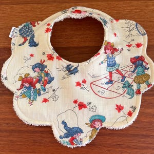 Scalloped Bib, Baby Bib, handmade, vintage fabric
