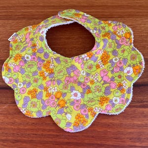 Scalloped Bib, Baby Bib, handmade, vintage fabric