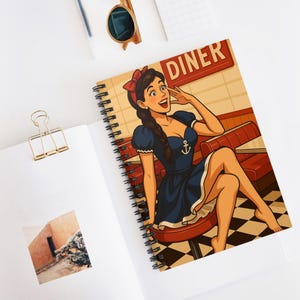 Quaderno a spirale vintage Diner, simpatico diario retrò per studenti, scrittori e amanti degli anni '50, regalo di cancelleria con estetica pastello per ragazze e adolescenti.
