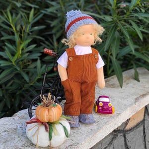 Muñeco Waldorf niño, Muñeco Waldorf de 33 cm, Muñeco inspirado en Waldorf, Muñeco bebé Waldorf, Muñeco Waldorf hecho a mano, Muñeco Waldorf personalizado, muñeco niño