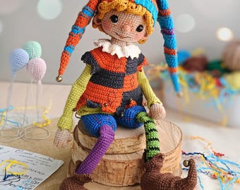 Gehaakte Pinokkio-pop, amigurumi-pop, gehaakte Harlekijn, amigurumi Harlekijn, gehaakte pop te koop, handgemaakte pop, amigurumi Pinokkio