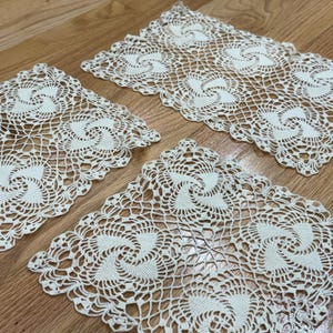 Vintage Handmade Pinwheel Crochet Doily Set - Table Runner & Square Lace White