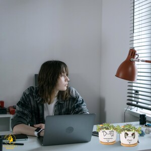 Maceta personalizada en memoria de tu perro / Maceta personalizada para regalar en recuerdo de tu mascota / Regalo de condolencia para perros con bandeja de bambú