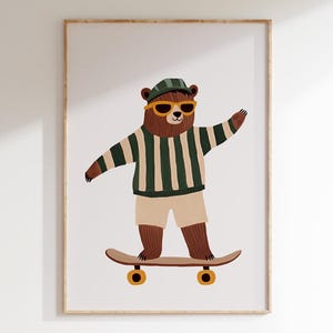 Impresión retro de oso patinador / Arte mural de animales geniales en verde neutro / Suéter a rayas divertido para niños / Póster de patineta para niños / Descarga digital