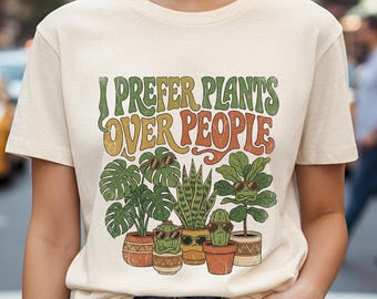 Jag föredrar växter framför människor PNG, rolig sublimering av växtföräldrar, retro 70-tals kaktuskonst, introvert humorskjorta, trädgårdsgåva, Monstera, DTF