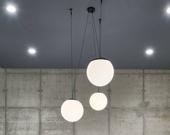 3 Globe Chandelier - White Neckless Gemischte Größen 8 "10" 12 "14" 16" Globe Shade Pendelleuchte - LED - Modernes opakes milchweißes Glas