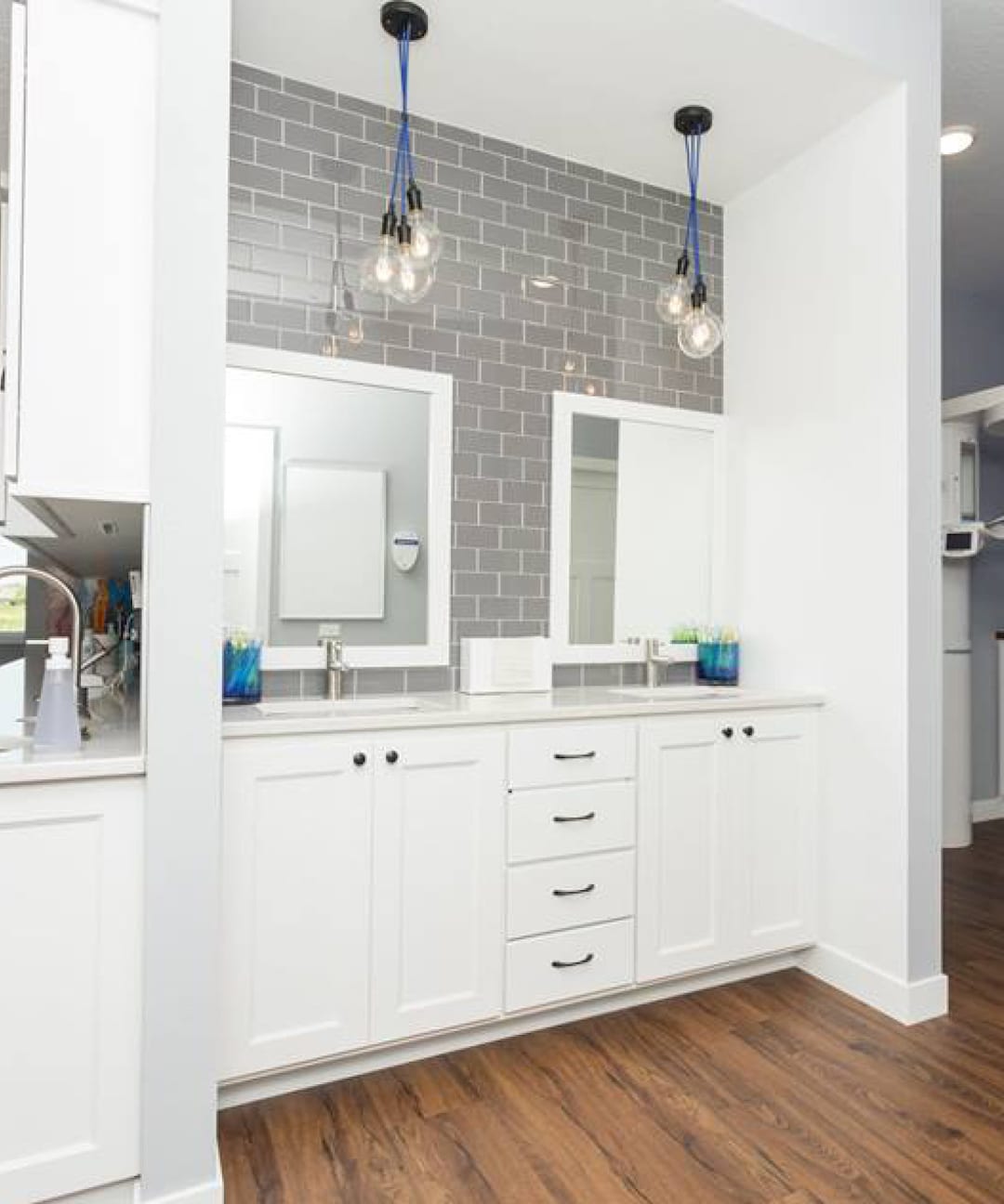 3 LED Globe Bathroom Lighting Custom Colors Contemporary Lighting