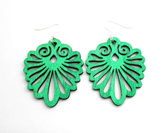 Pendientes colgantes de madera verde vibrante: joyería bohemia ligera y festiva para mujer.