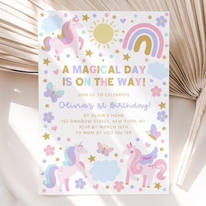 Puede incluir: Una invitaci&oacute;n blanca con un arco&iacute;ris, estrellas, nubes, mariposas y unicornios. El texto dice "A Magical Day Is On The Way! Join Us To Celebrate Olivia's 1st Birthday! At Olivia's Home 123 Rainbow Street, New York, NY RSVP By March 15th To Mom At +123 456 789"