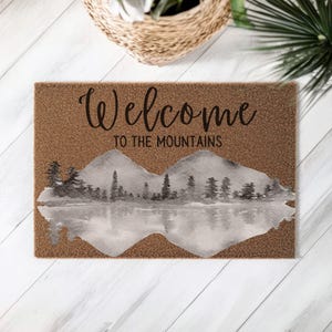 Welcome to the Mountains Doormat, Outside Doormat, Cabin Doormat, Rustic Entrance Mat, Cabin Decor, Housewarming Gift, Outdoor Mat for Home