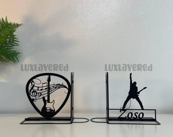 Spersonalizowana metalowa podpórka do książek z motywem gitary: dekoracja inspirowana muzyką rockową, prezent dla gitarzysty