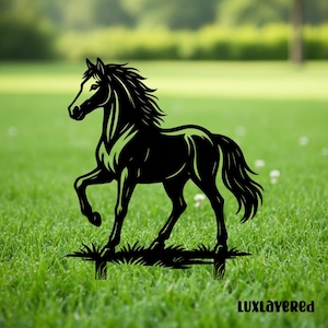 Estaca de jardín con forma de caballo: Arte rústico de metal con forma de animal de granja para el jardín