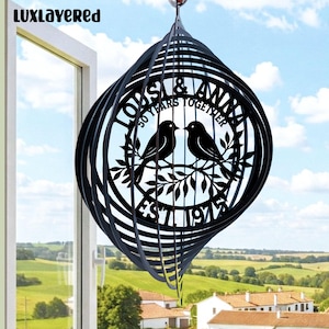 Personalisiertes Windspiel zum 50-jährigen Jubiläum: Goldenes Metallgartendekor