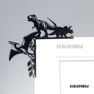 Kundenspezifisches Metalldinosaurier-Tür-Eckschild, hängende Dinosaurier-Türdekoration, Dinosaurier-Türrahmentopper, Dinosaurier-Liebhabergeschenk, Geschenk für Kinder