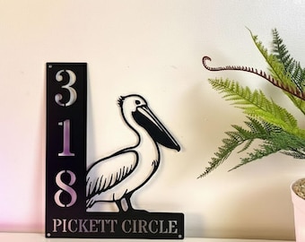Número de casa de pelícano: Letrero metálico de pájaro costero, decoración para casa de playa, regalo costero