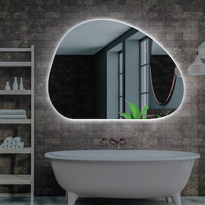 Asymmetrische led-wandspiegel: modern badkamerdecor met achtergrondverlichting