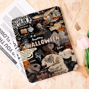 Pode incluir: Uma bandeja decorativa com tema de Halloween com uma colagem de imagens assustadoras. A bandeja apresenta fantasmas, abóboras, um gato preto e a palavra "HALLOWEEN". O fundo é preto com vários gráficos relacionados ao Halloween.