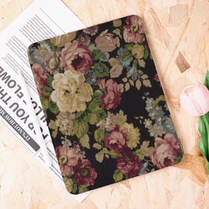 Vintage Floral Pattern iPad Case With Pencil Holder for New iPad, Air 6, Pro 11&quot;/12.9&quot;/13&quot;, iPad 10.9&quot;/10.2&quot;, iPad Mini 6/7, Gift for Her