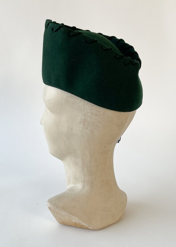 Vintage 1940s Green Felt Hat with Tassel - image 4