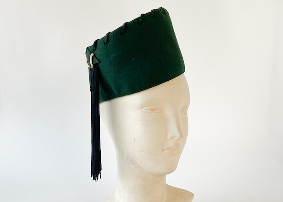 Vintage 1940s Green Felt Hat with Tassel - image 1
