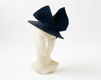 Vintage 1930s Hat | 30s Deco Black Felt Tilt Hat