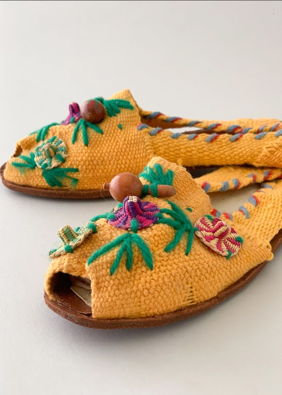 Vintage 1940s Souvenir Knit Sandals