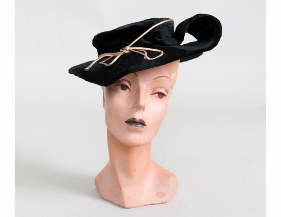 Vintage 1930s Hat : 30s Velvet Rolled Brim Tilt Ha