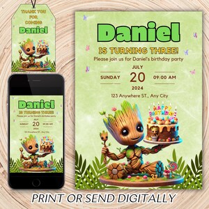 Puede incluir: Una invitación de cumpleaños verde y marrón con un personaje de dibujos animados sosteniendo un pastel de cumpleaños. La invitación dice "¡Daniel cumple tres!" e incluye la fecha y la hora de la fiesta.