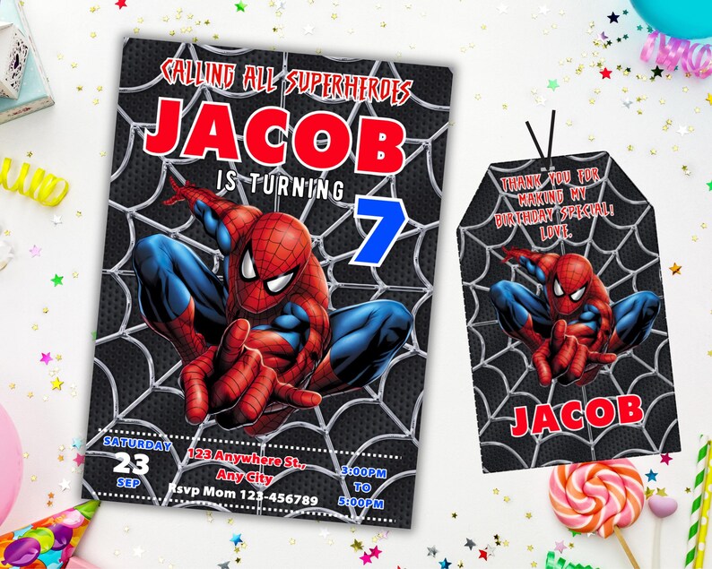 Peut inclure: Une invitation &agrave; une f&ecirc;te d'anniversaire sur le th&egrave;me de Spiderman avec un personnage Spiderman noir et rouge sur un fond de toile d'araign&eacute;e noir et blanc. L'invitation indique "Calling all superheroes Jacob is turning 7" et comprend la date, l'heure et les informations RSVP. Une &eacute;tiquette de faveur assortie indique "Thank you for making my birthday special! Love, Jacob".