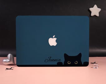 Etui ochronne Black Cat na MacBooka; etui na Mac Air 15/13 2025/2026; etui na MacBooka Ret 15; etui Pro 15/16 M5 A3434 A3404; etui ochronne A18