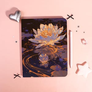 Lyxigt Lotus Golden Ripples iPad-skal för 11" 10.2" 9.7" tum, iPad Air 6/5/4 iPad Pro iPad 2024 2025 iPad mini 6 iPad A16 Air7-skal